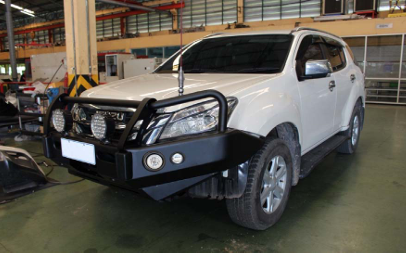 PIAK Premium Loop Bull Bar with Black Protection Plate to suit Isuzu MU-X (11-2013 to 10-2016) - PKPLISM13BB