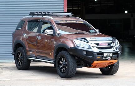 Elite Non Loop Bull Bar (Orange Recovery Points & Black Bash Plate) to suit Isuzu MU-X (11-2013 to 10-2016) - PKEBISM13ZB