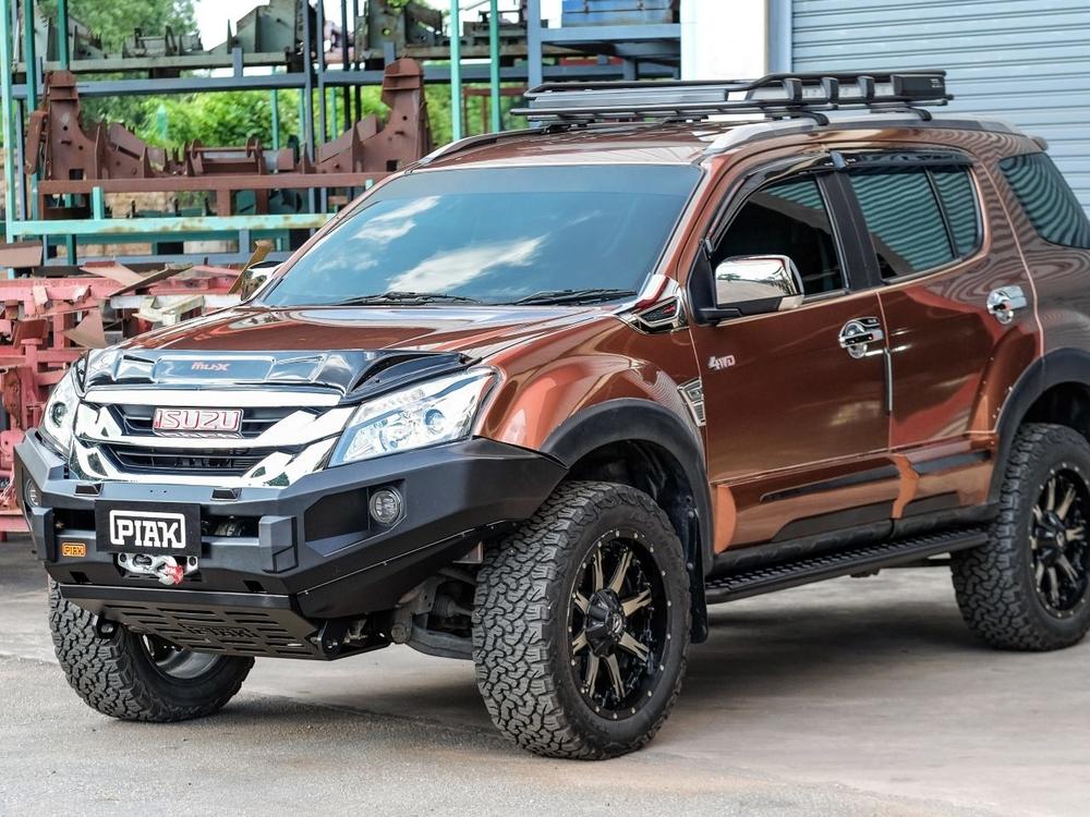 PIAK Elite Non Loop Bull Bar (Black Recovery Points & Bash Plate) to suit Isuzu MU-X (11-2013 to 10-2016) - PKEBISM13BB