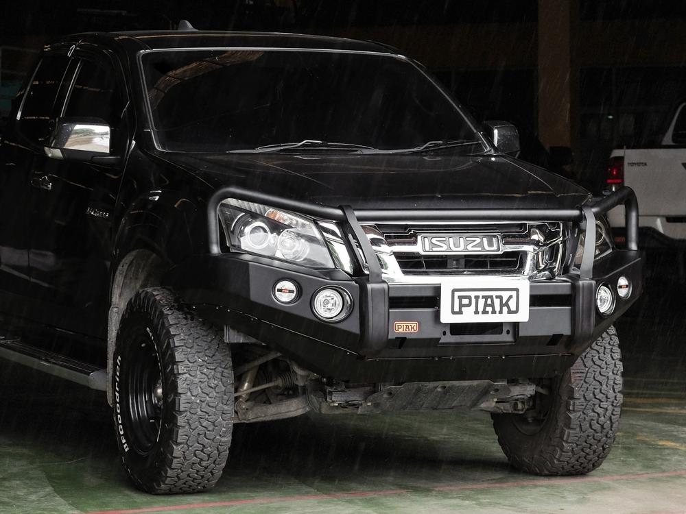 PIAK Premium Loop Bull Bar with Black Protection Plate to suit Isuzu D-MAX (6-2012 to 10-2016)