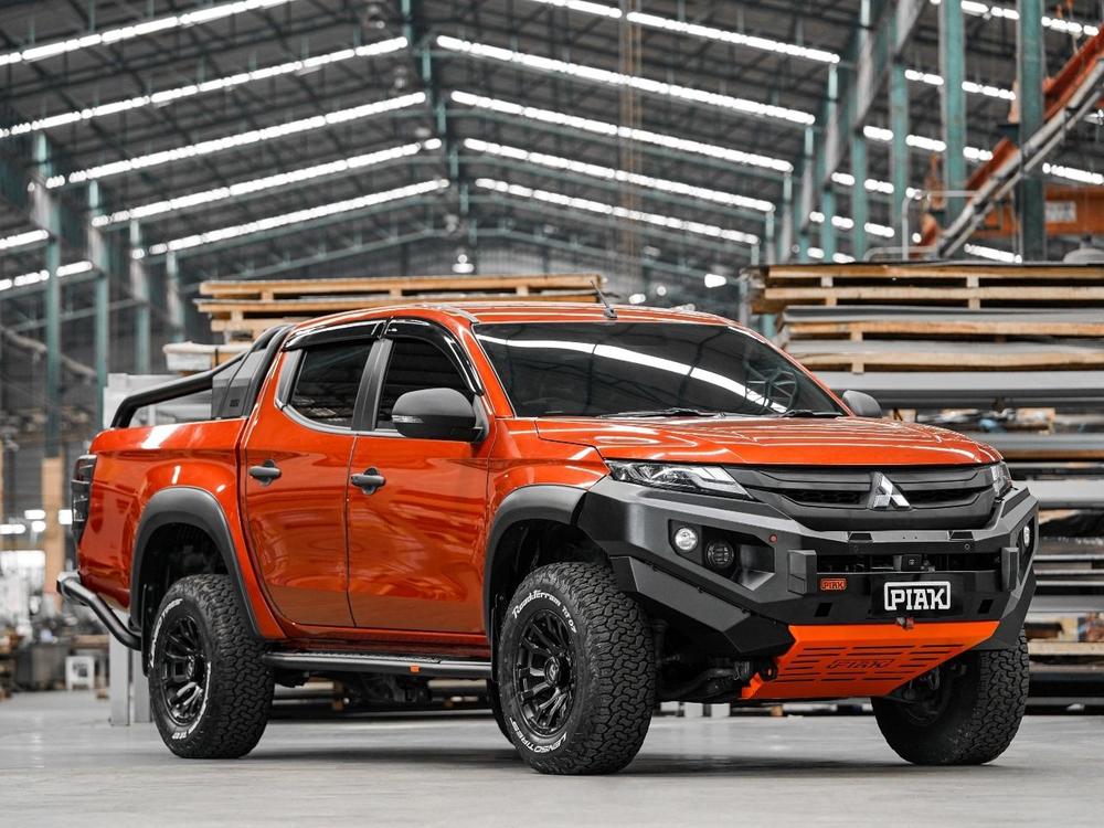 PIAK Elite Non Loop Bull Bar (Black Recovery Points & Orange Bash Plate) to suit Mitsubishi Triton (11-2018 to 11-2023) - PKEBMIT19BZ