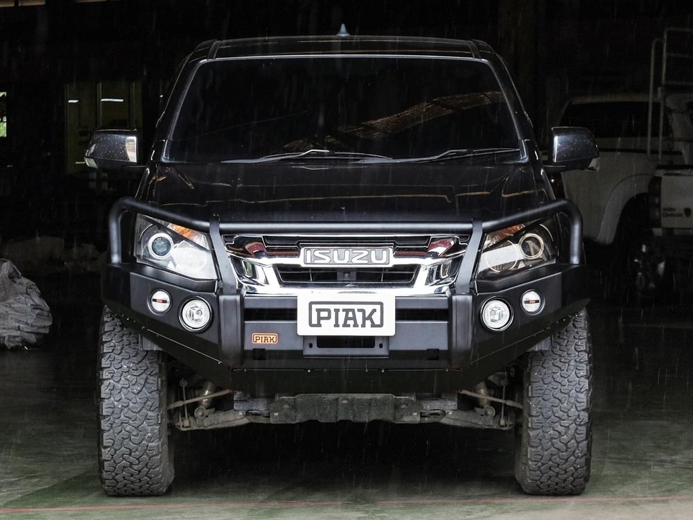 PIAK Premium Loop Bull Bar with Black Protection Plate to suit Isuzu D-MAX (6-2012 to 10-2016)