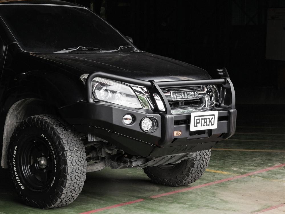 PIAK Premium Loop Bull Bar with Black Protection Plate to suit Isuzu D-MAX (6-2012 to 10-2016)