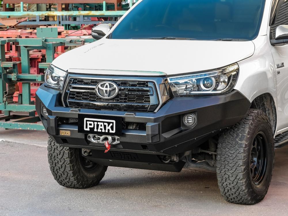 PIAK Elite Non Loop Bull Bar with Black Protection Plate to suit Toyota HiLux (6-2018 to 4-2020) - PKEBTYH18BB