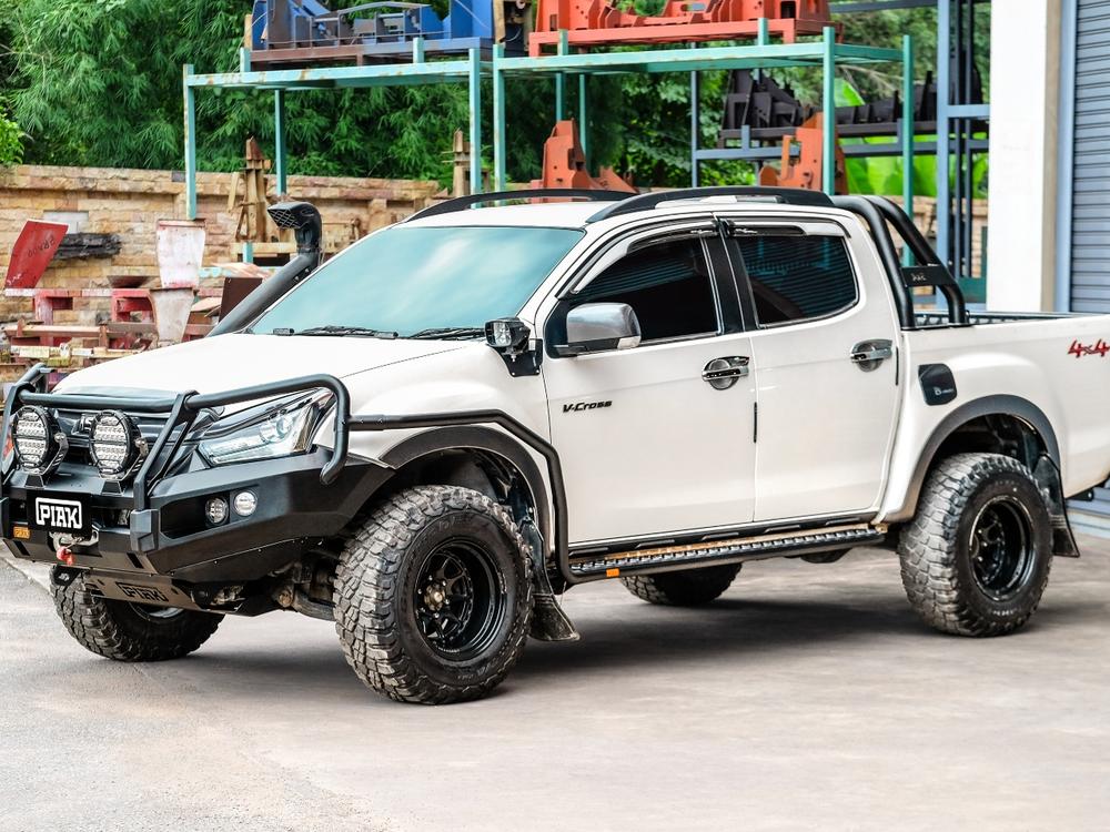 PIAK Elite Loop Bull Bar (Black Recovery Points Only) to suit Isuzu D-MAX (11-2016 to 6-2020)